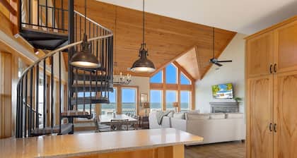 Soundfront Family Escape – Pool, Hot Tub & Views