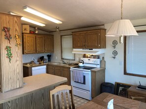 Private kitchen - #1 Greenside Oasis (Mattawa)