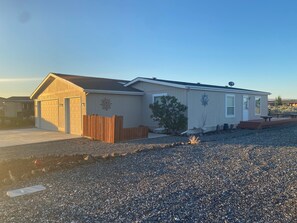 Exterior - #1 Greenside Oasis (Mattawa)