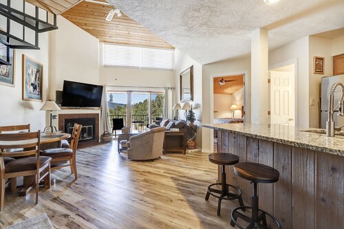Walk to Lifts | Easy Access | Wi-Fi | Mountain Spirits 203