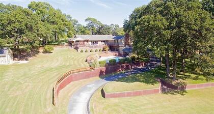 South Tulsa Private Gated Oasis