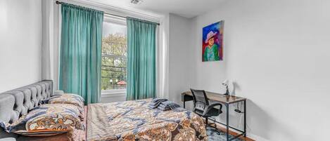 3 bedrooms, desk, iron/ironing board, WiFi