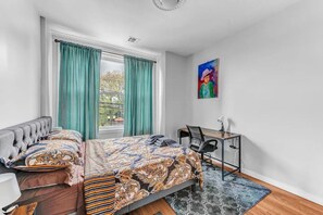 3 bedrooms, desk, iron/ironing board, WiFi
