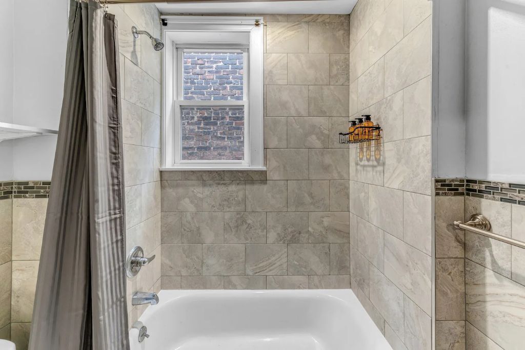 Charming 3BHK - 15 mins bus ride to Time Sq., NYC