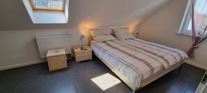 6 Schlafzimmer, Reisekinderbett, kostenloses WLAN, Bettwäsche