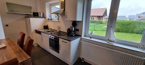 KĂŒhlschrank, Mikrowelle, Ofen, Herdplatte