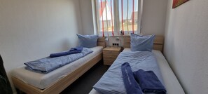 6 bedrooms, travel cot, free WiFi, bed sheets