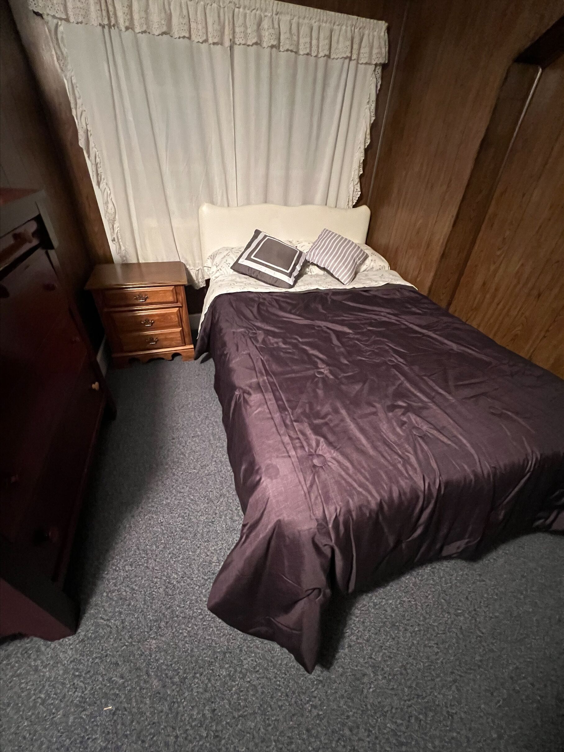 Cozy convenient home, private access to the Salmon River.