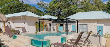 Televisor de pantalla plana de 50 polzades amb canals digitals