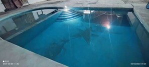 Piscina a l'aire lliure de temporada 