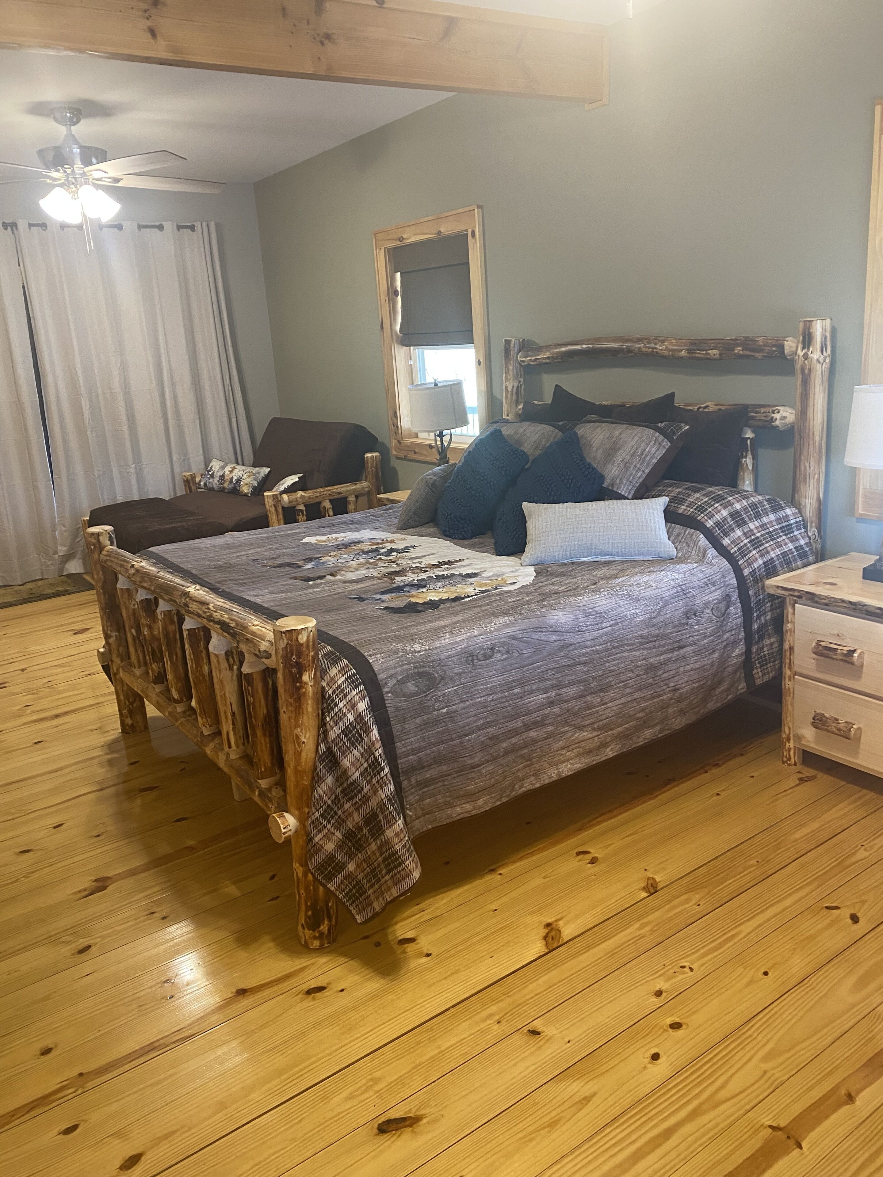 Happy Hollow Hide Away Near Dale Hollow New Cabin sleeps up to 20 with hot tub