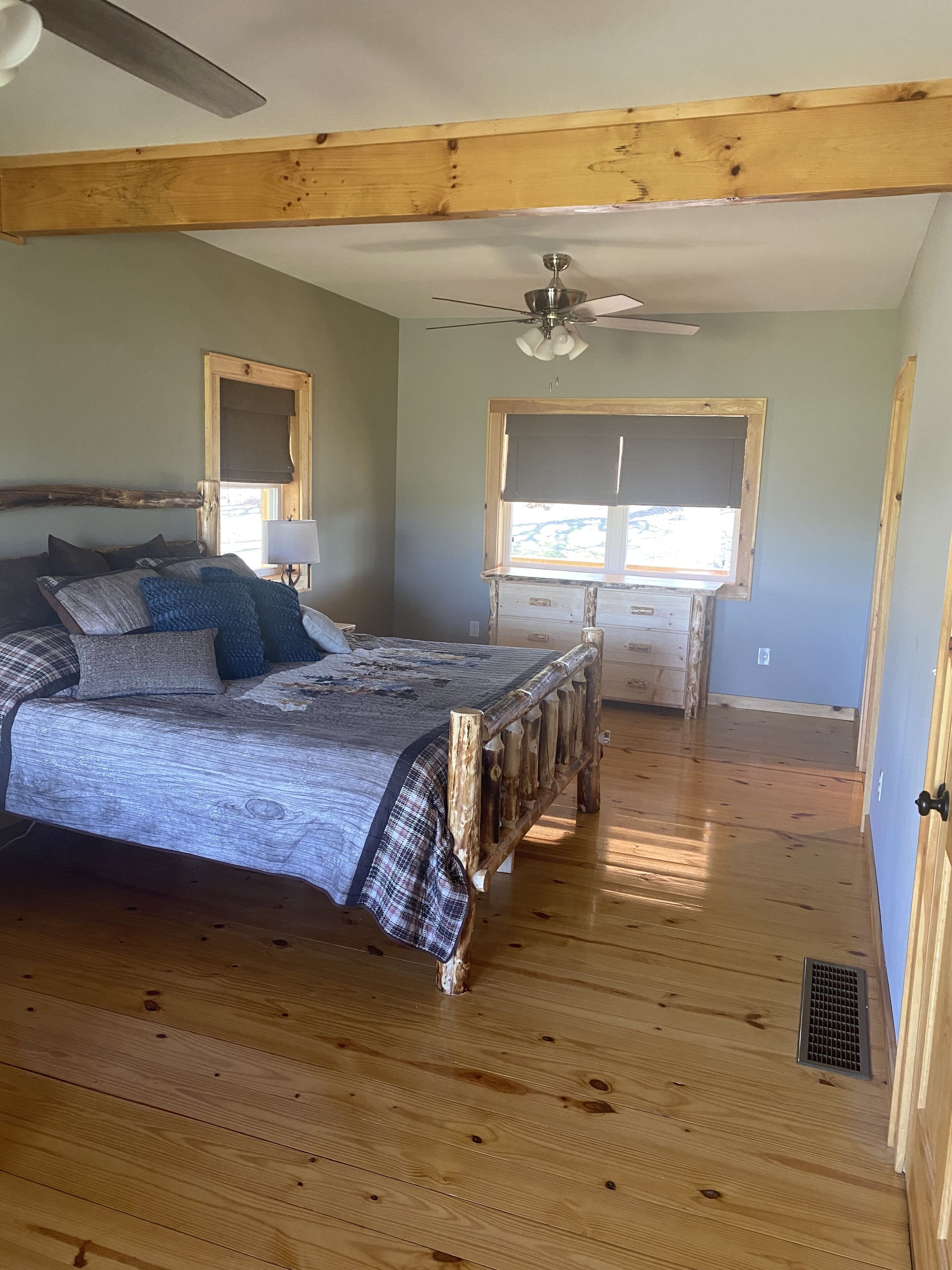 Happy Hollow Hide Away Near Dale Hollow New Cabin sleeps up to 20 with hot tub