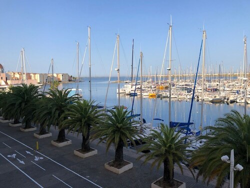Appartement avec terrasse et vue imprenable sur l'entrée du port de Gruissan