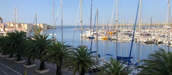 Studio Cabine Avec Terrasse et vue Imprenable sur L'entrée du Port