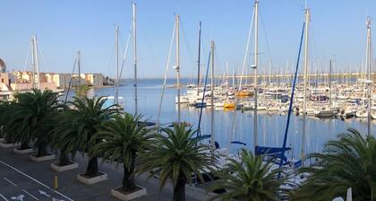 Appartement avec terrasse et vue imprenable sur l'entrée du port de Gruissan