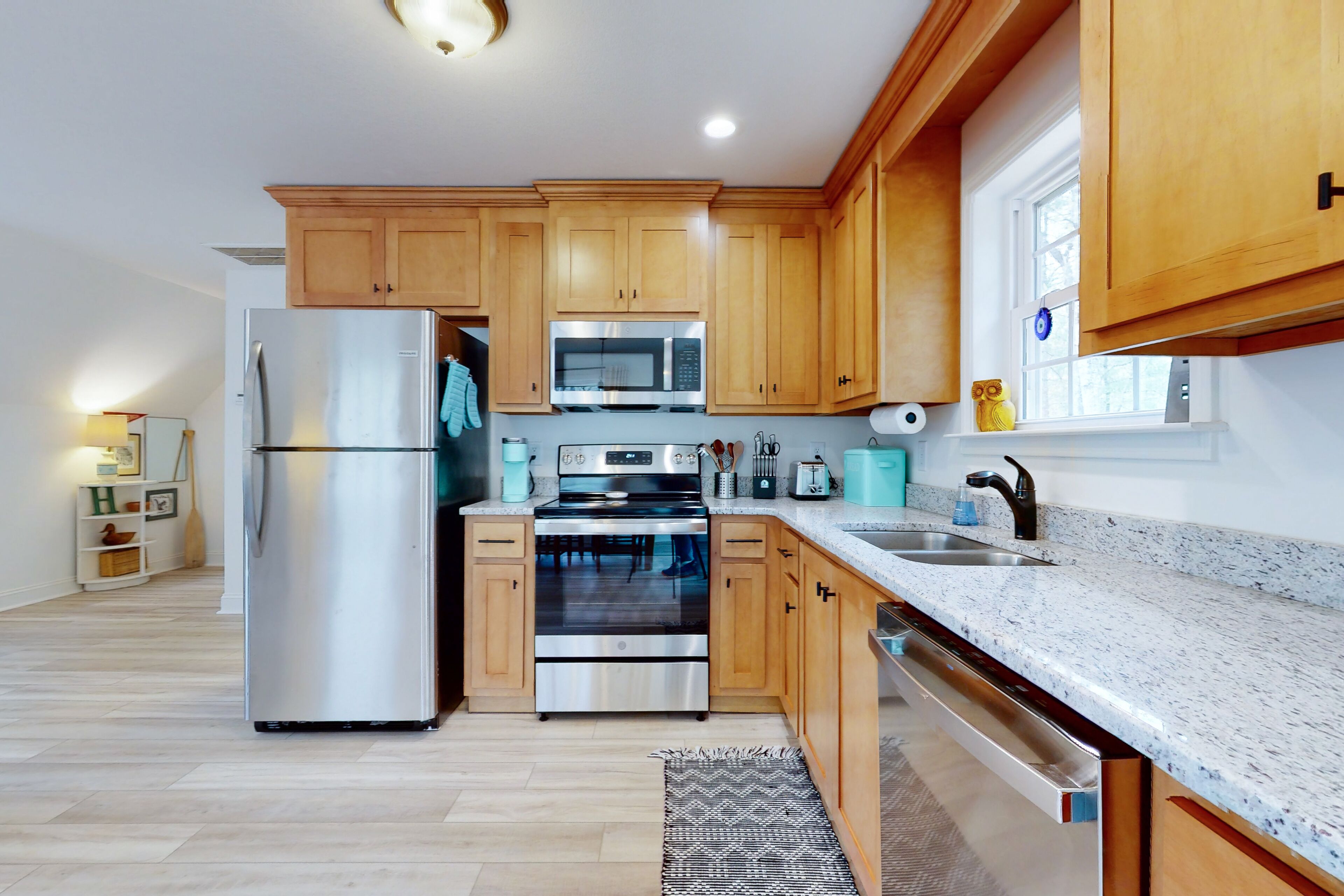 Secluded retreat on 15 acres - high-speed internet, grill, firepit, & mtn views