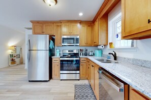 Fridge, microwave, oven, stovetop - Secluded retreat on 15 acres - high-speed internet, grill, firepit, & mtn views (Blairsville)