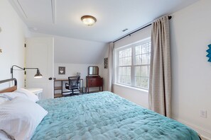 1 bedroom, Internet, bed sheets - Secluded retreat on 15 acres - high-speed internet, grill, firepit, & mtn views (Blairsville)