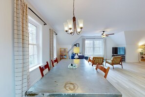 Dining - Secluded retreat on 15 acres - high-speed internet, grill, firepit, & mtn views (Blairsville)