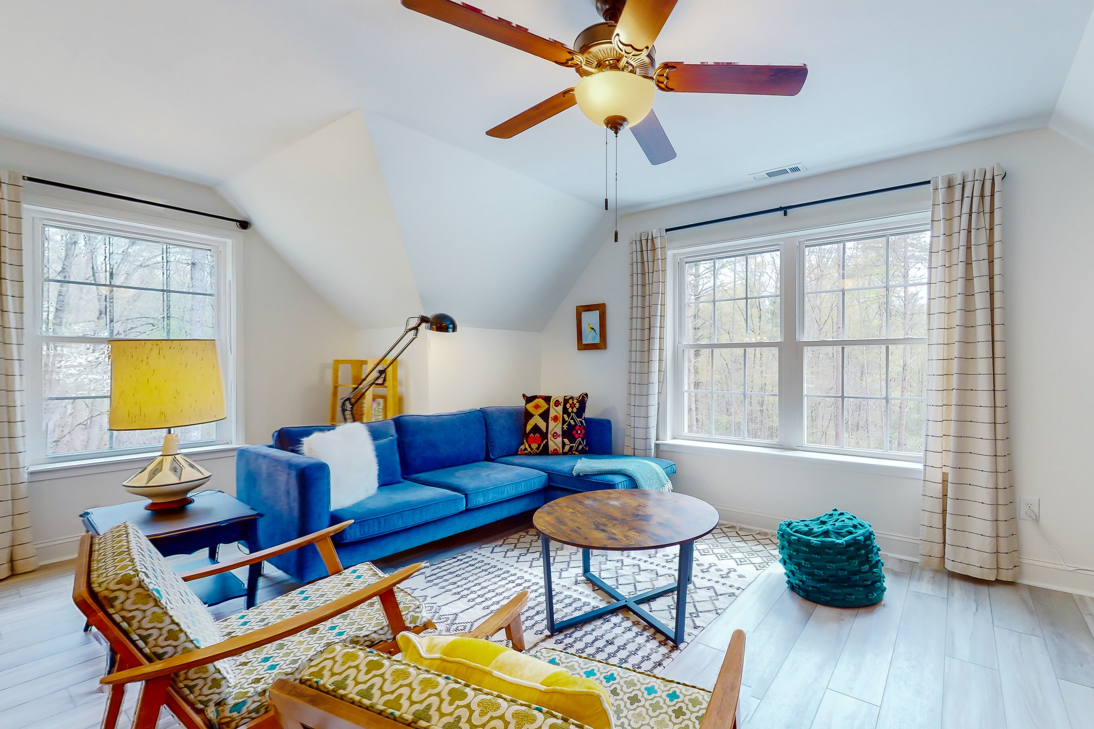 Secluded retreat on 15 acres - high-speed internet, grill, firepit, & mtn views