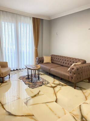 Habitació empresarial | Sala d'estar | Televisor de 100 polzades amb canals prèmium 