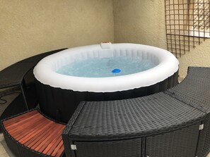 Baignoire à remous extérieure