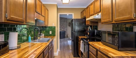 Fridge, microwave, stovetop, dishwasher