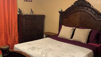 1 bedroom, Egyptian cotton sheets, premium bedding, down comforters