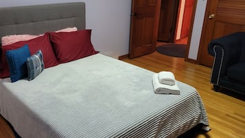 Habitación Deluxe, 1 cama King size | 1 habitación, sábanas de algodón egipcio y ropa de cama de alta calidad