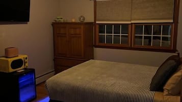 Egyptian cotton sheets, premium bedding, down duvets, in-room safe