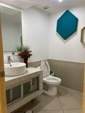 Toallas, jabón, shampoo 