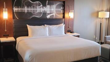 Junior Suite | 1 bedroom, premium bedding, pillowtop beds, desk