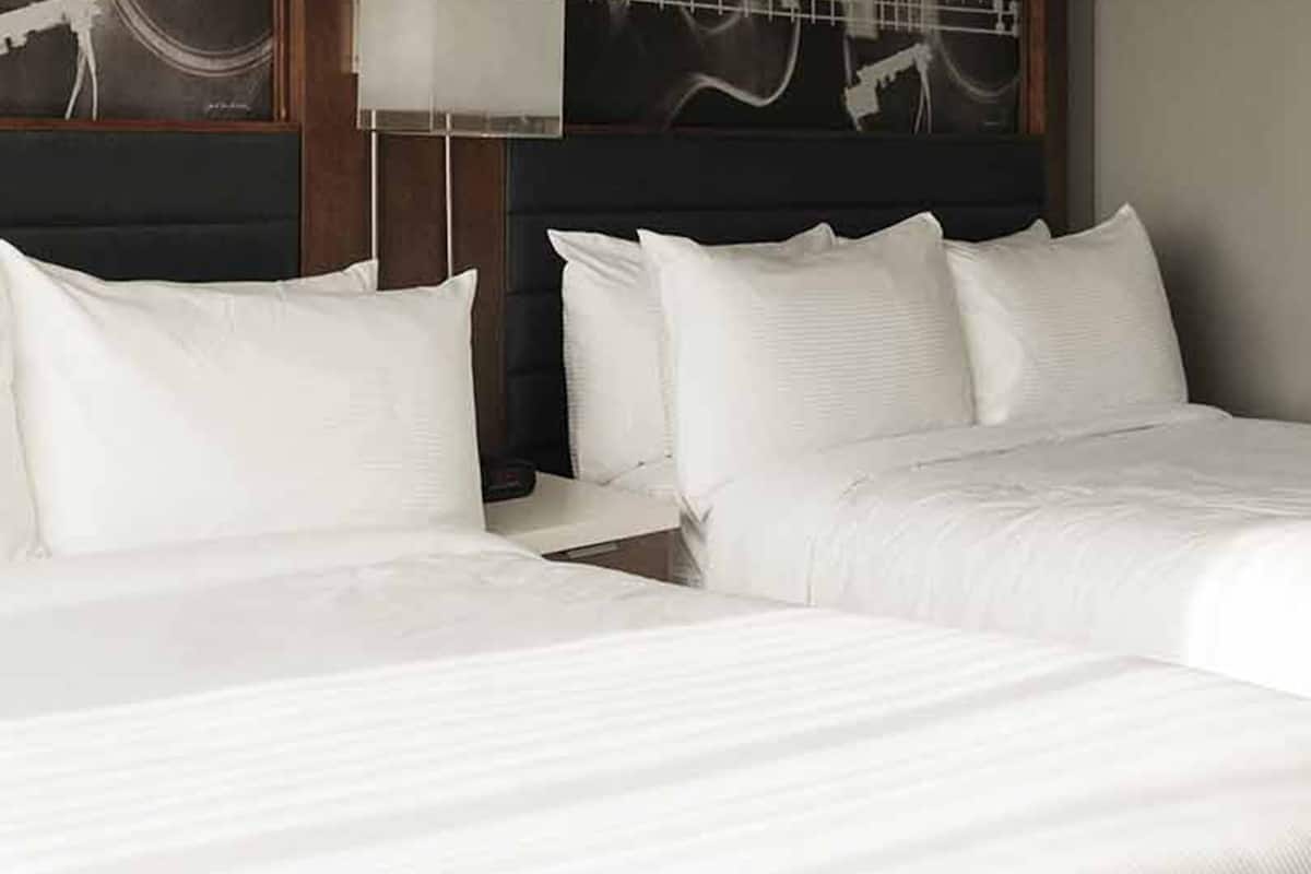 1 bedroom, premium bedding, pillow-top beds, desk