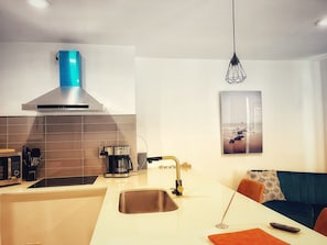 Fridge, microwave, stovetop, dishwasher