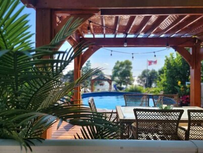 Welcome to the Chateau Larose Lake View Suite