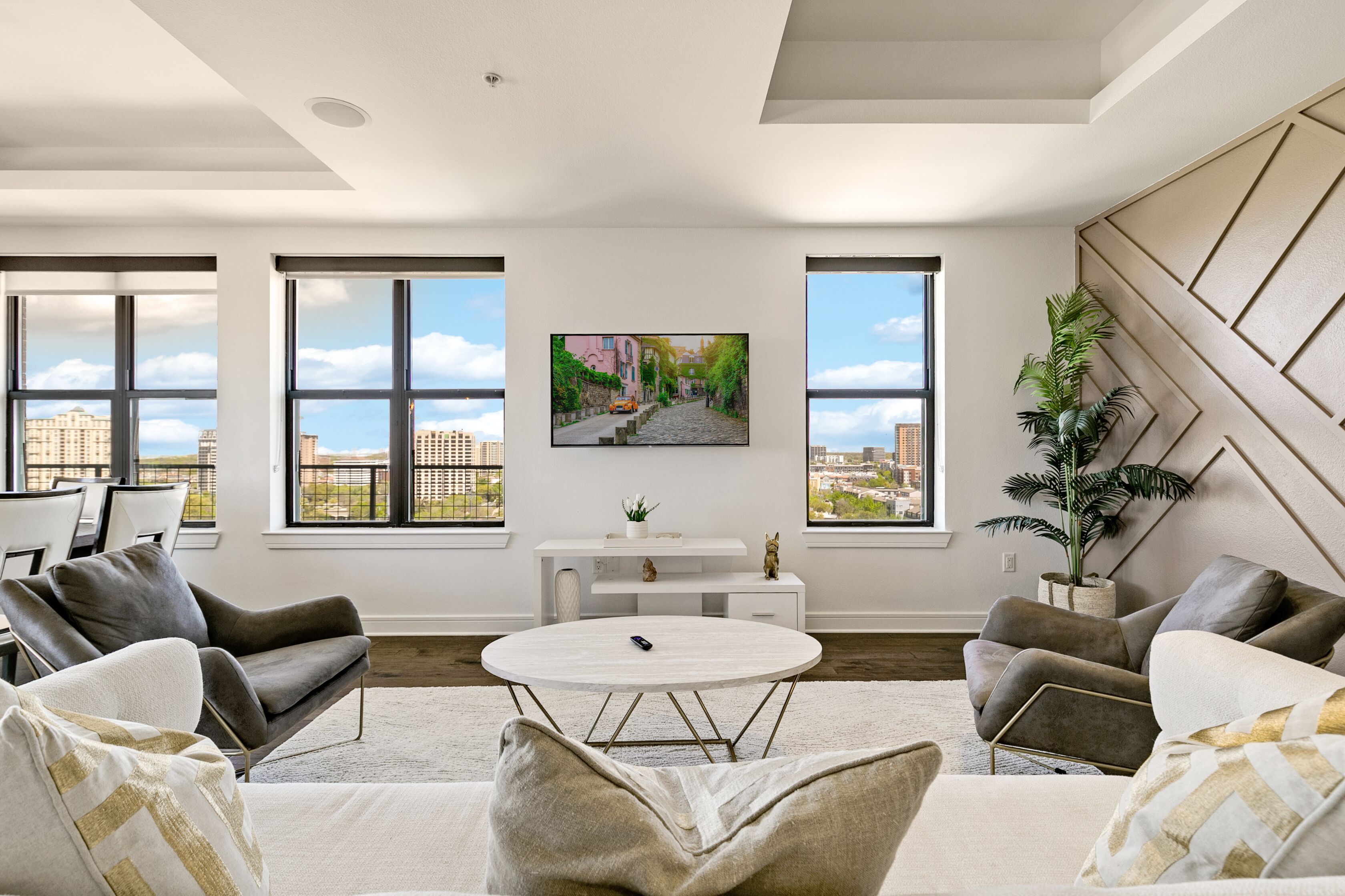 Amyfinehouse Luxury 3BR Penthouse in Uptown Dallas Pool+Private Terrace+Skyline 