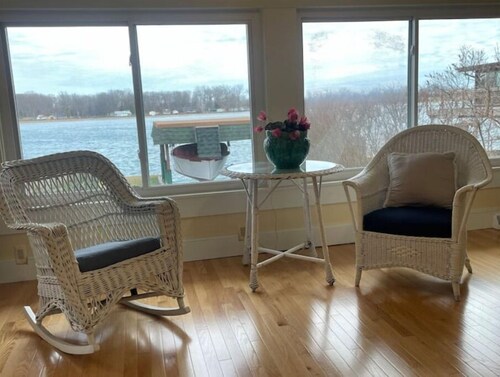 Entire house on the beautiful St. Clair River!