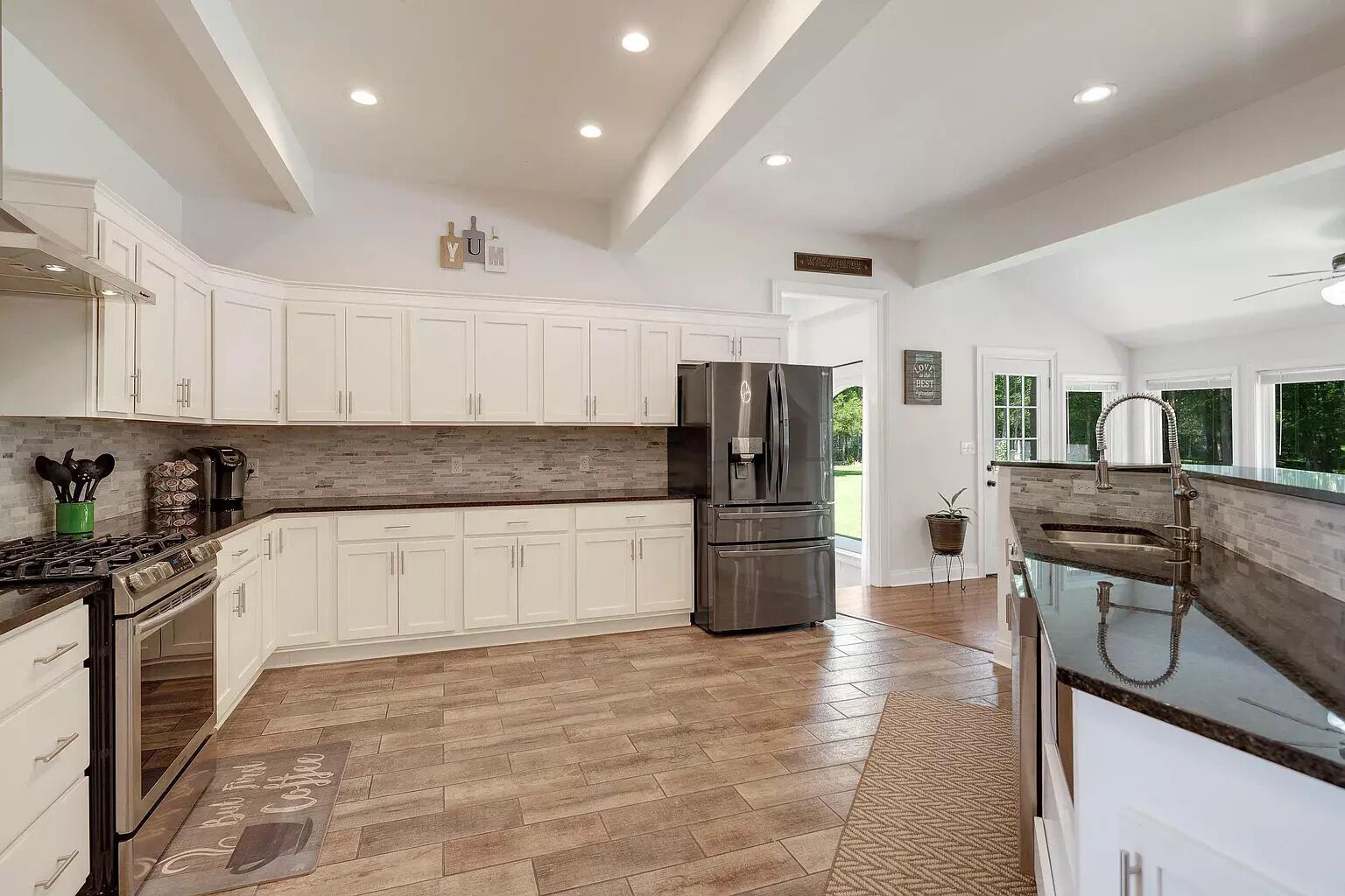 Private Estate / Perfect for Weddings or Events on 5.5 Acres 