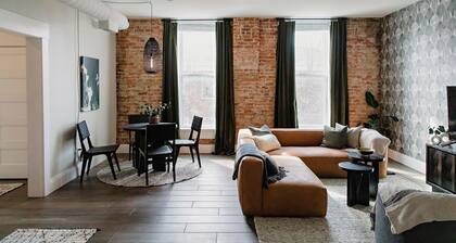 The Eleanor- Modern Downtown 2 Bedroom Apartment