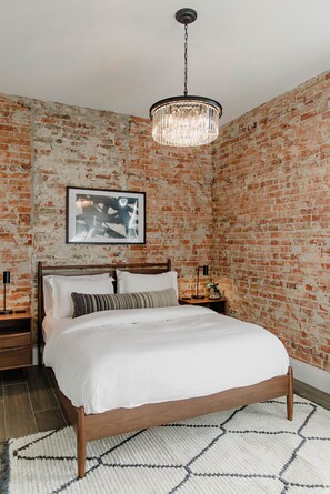 2 bedrooms, iron/ironing board, travel cot, WiFi