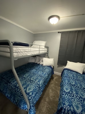 3 bedrooms, free WiFi, bed sheets, wheelchair access