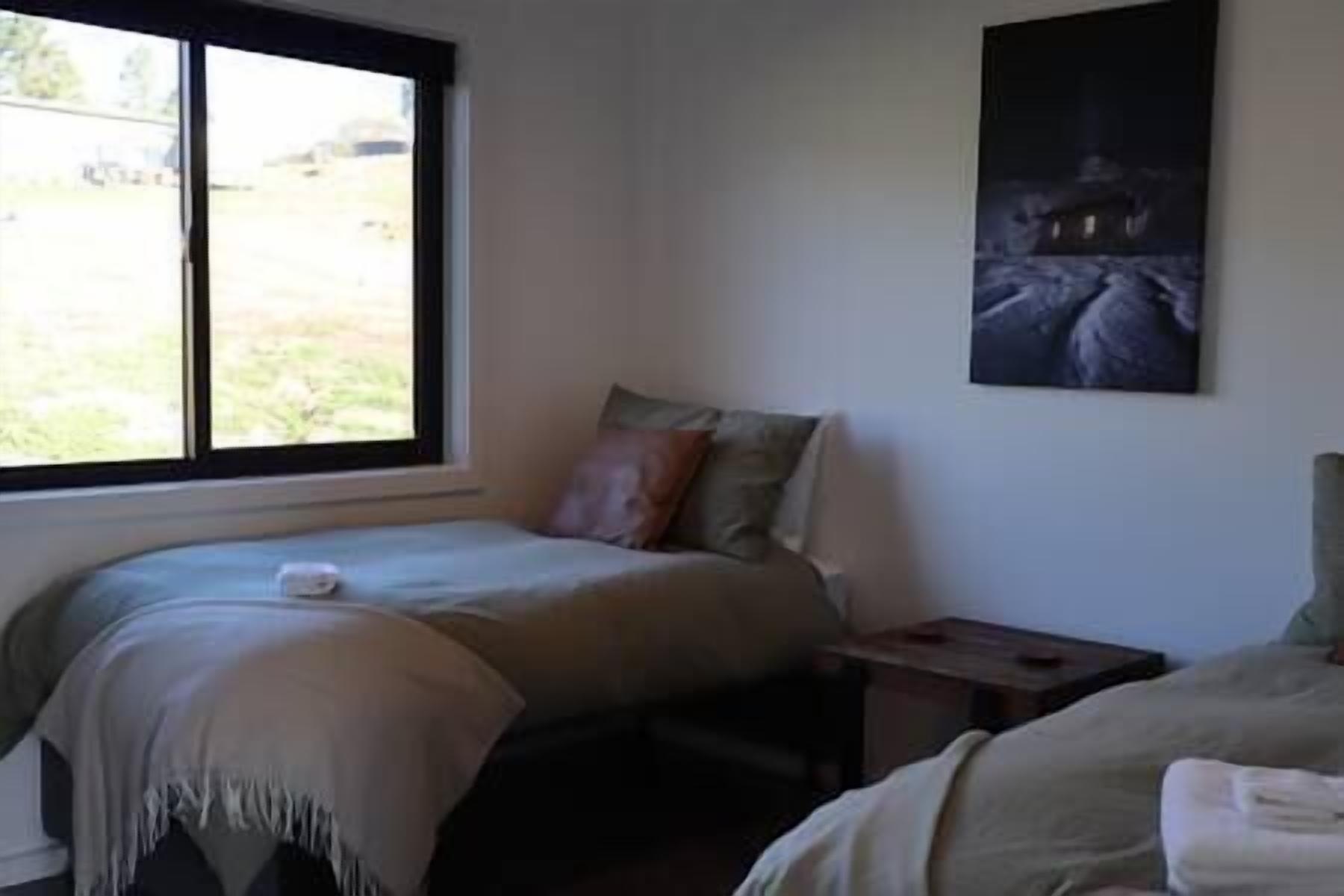 2 habitaciones, tabla de planchar con plancha, cuna de viaje y wifi 