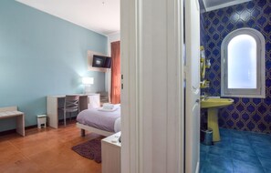 5 bedrooms, travel crib, free WiFi