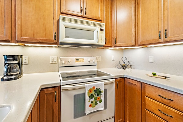 Fridge, microwave, oven, stovetop