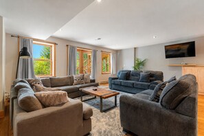 TV, fireplace - Fiddler Lake Resort - Elk 96 (Mille-Isles)
