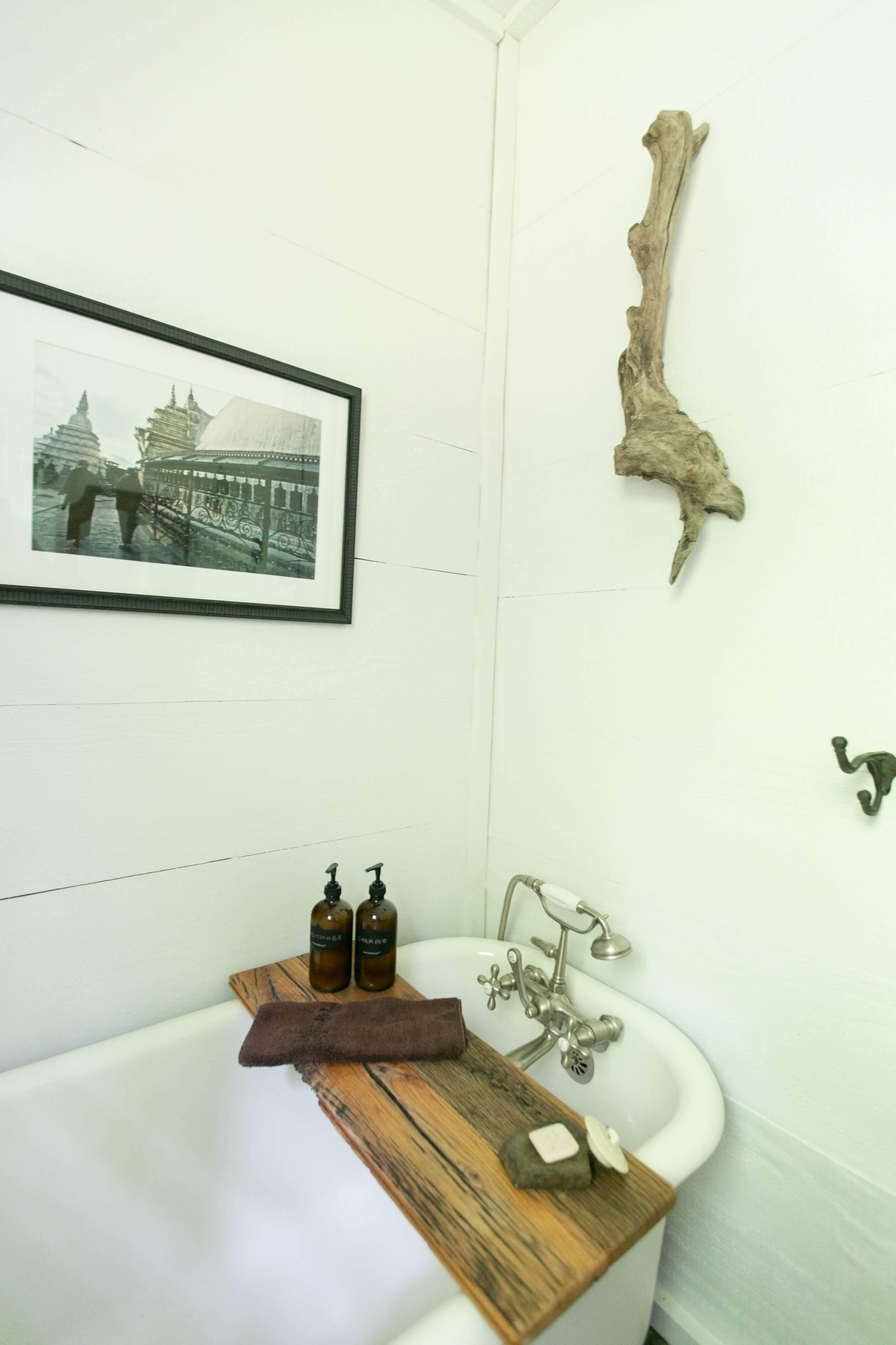 Haartrockner, Handtücher, Seife, Shampoo