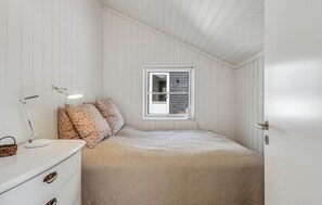 3 bedrooms, iron/ironing board, free WiFi