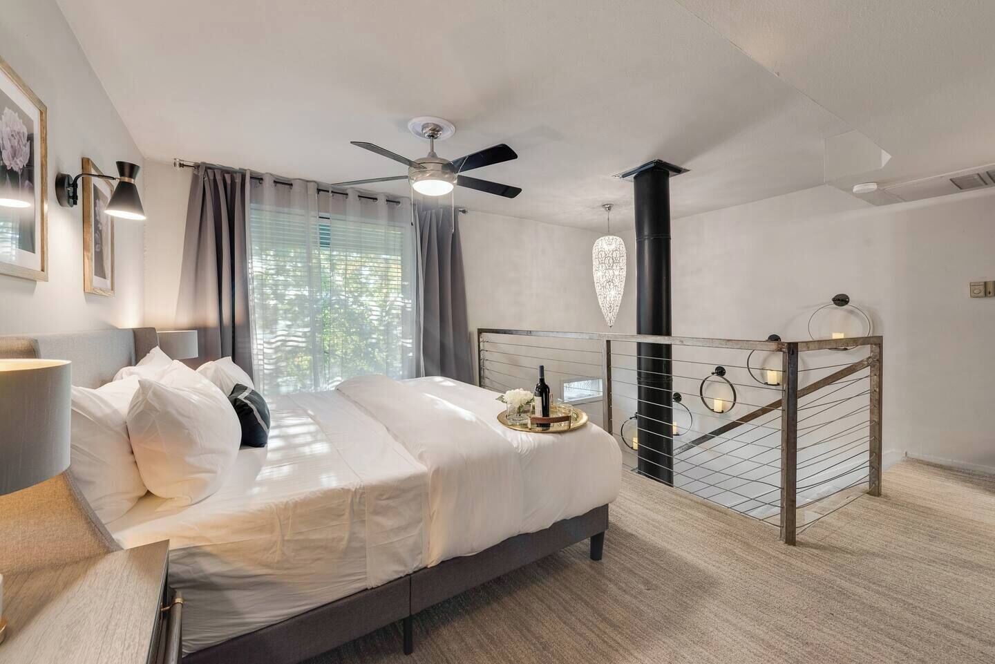 2 slaapkamers, een strijkplank/strijkijzer, reisbedje, gratis wifi