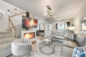 Fernseher, Kamin, Arbeitsbereiche