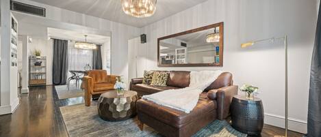 Smart TV, fireplace